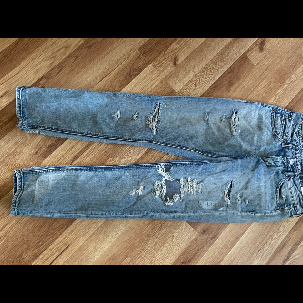 American Eagle Light Vintage Tomgirl Jeans. Size 2 New with Tags.
